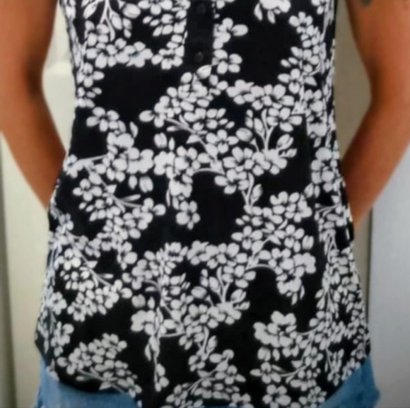 💫2Dye4 Women's Floral Black and White Sleeveless Top - Picture 7 of 12
